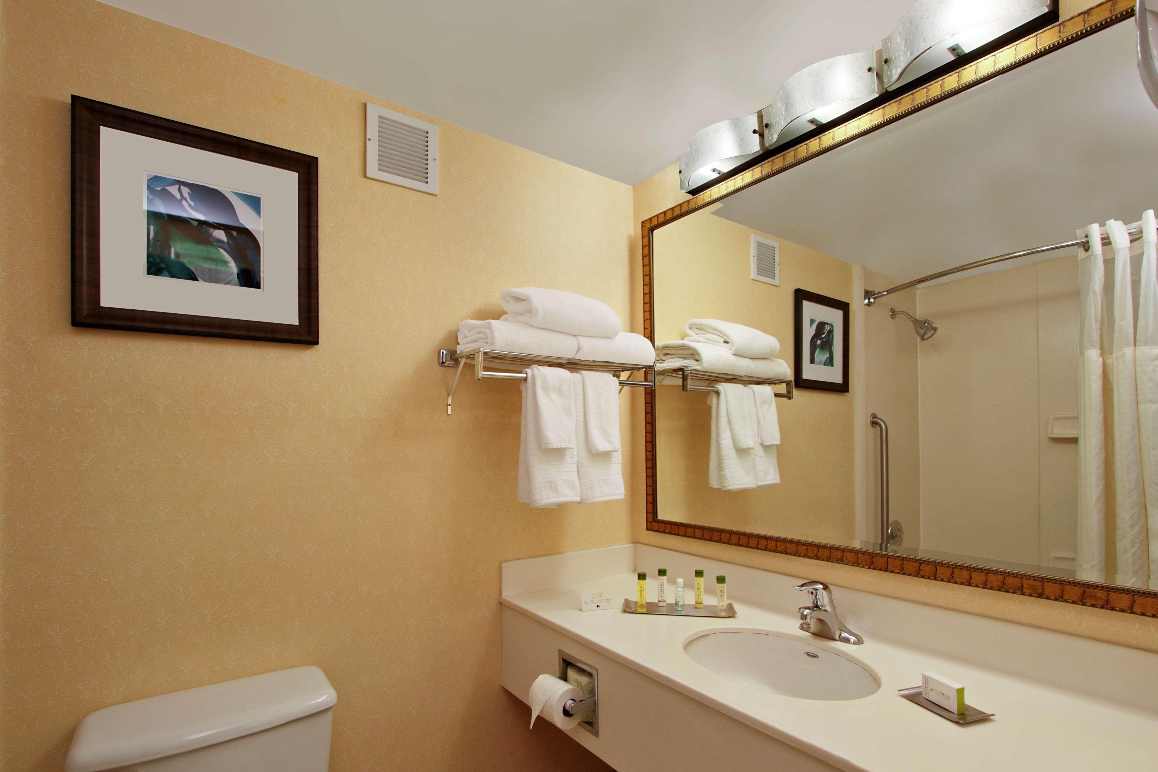 Hotel Doubletree By Hilton Mahwah Exterior foto
