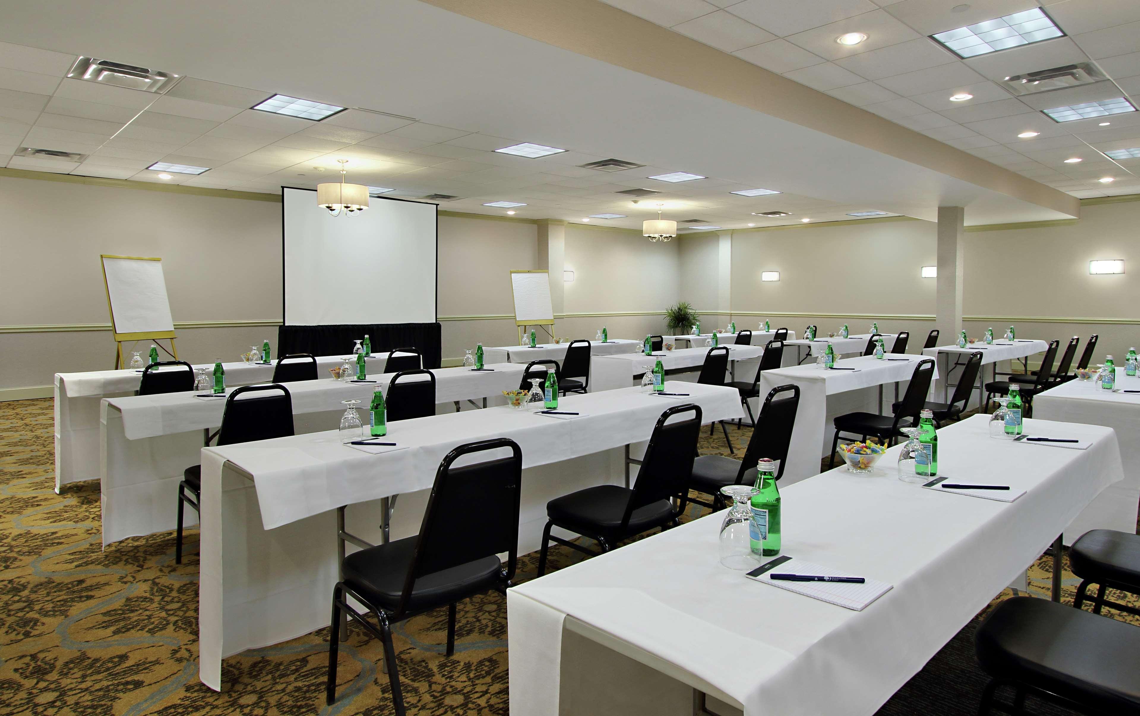 Hotel Doubletree By Hilton Mahwah Exterior foto
