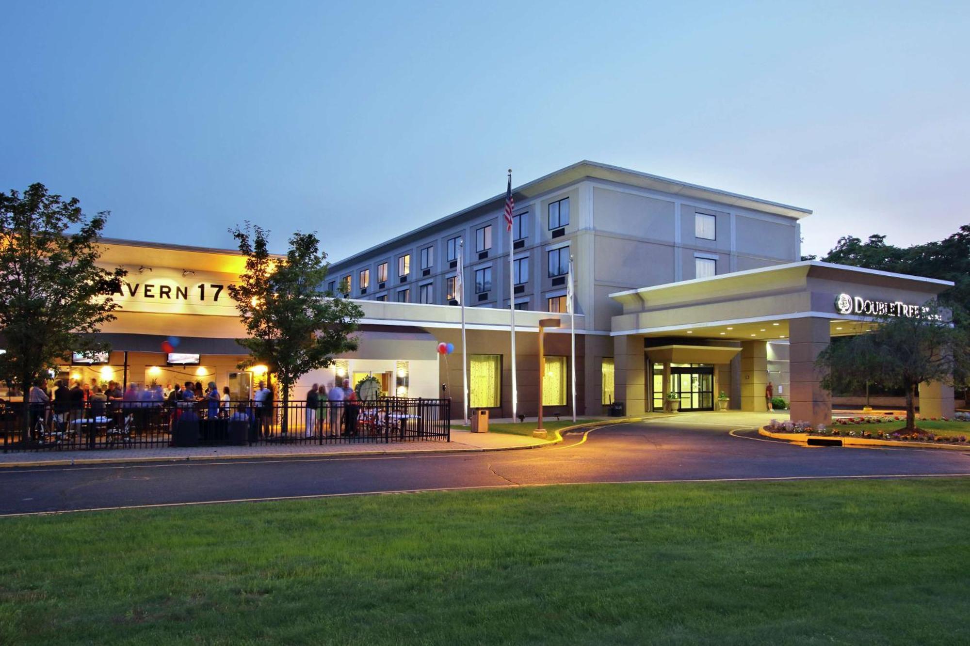 Hotel Doubletree By Hilton Mahwah Exterior foto